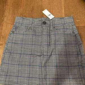 American Eagle plaid gray blue black skirt.